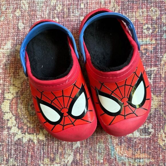 CROCS Other - CROCS lined J1 Red Spider-Man Clogs for Kids
